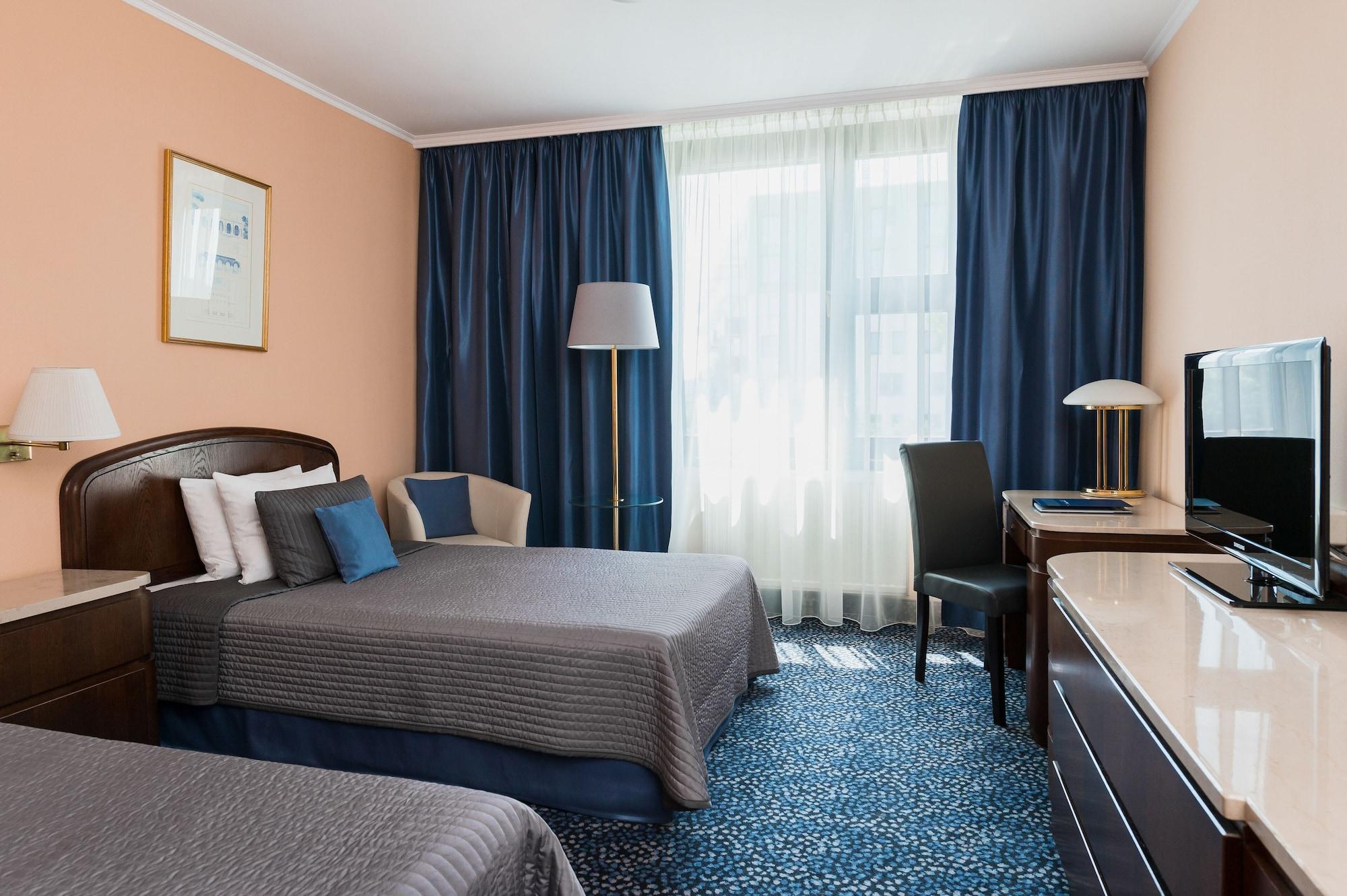 Booking Hotel & Spa Krakow Exterior photo A room at the Radisson Blu Hotel, Vilnius