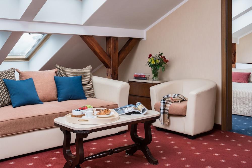 Booking Hotel & Spa Krakow Exterior photo A suite at the Hotel de la Ville