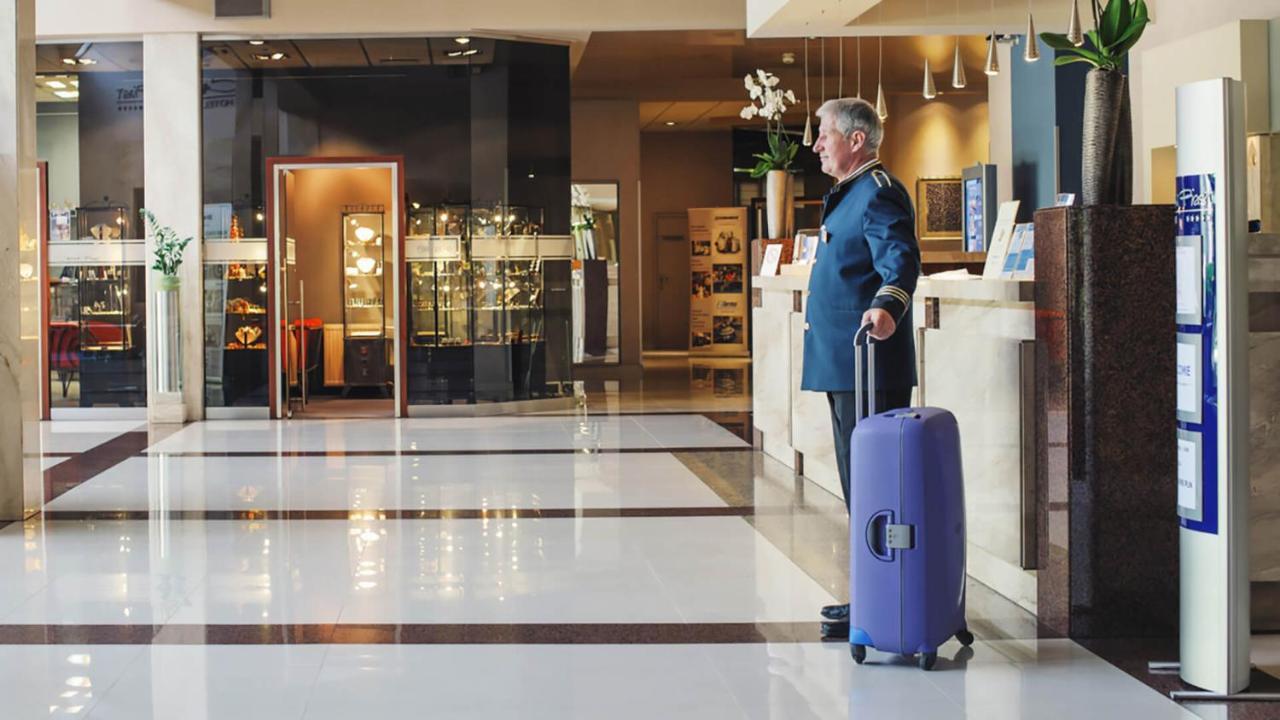 Booking Hotel & Spa Krakow Exterior photo A bellboy at a hotel